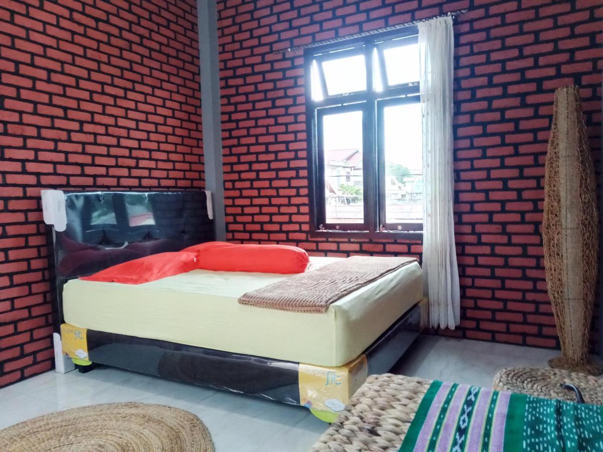 Kurnia Homestay Ternate Exteriör bild