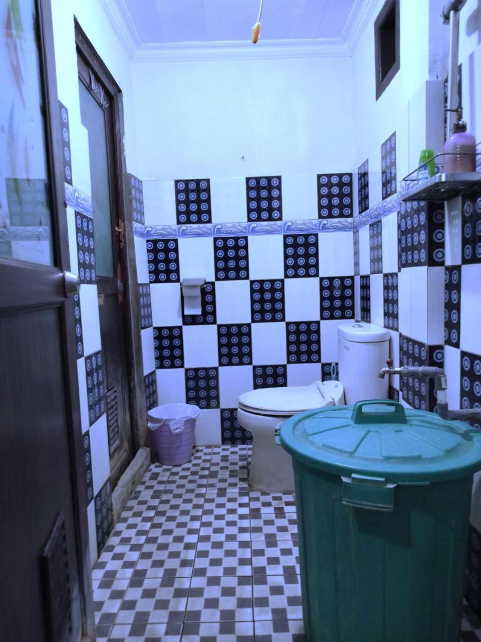 Kurnia Homestay Ternate Exteriör bild